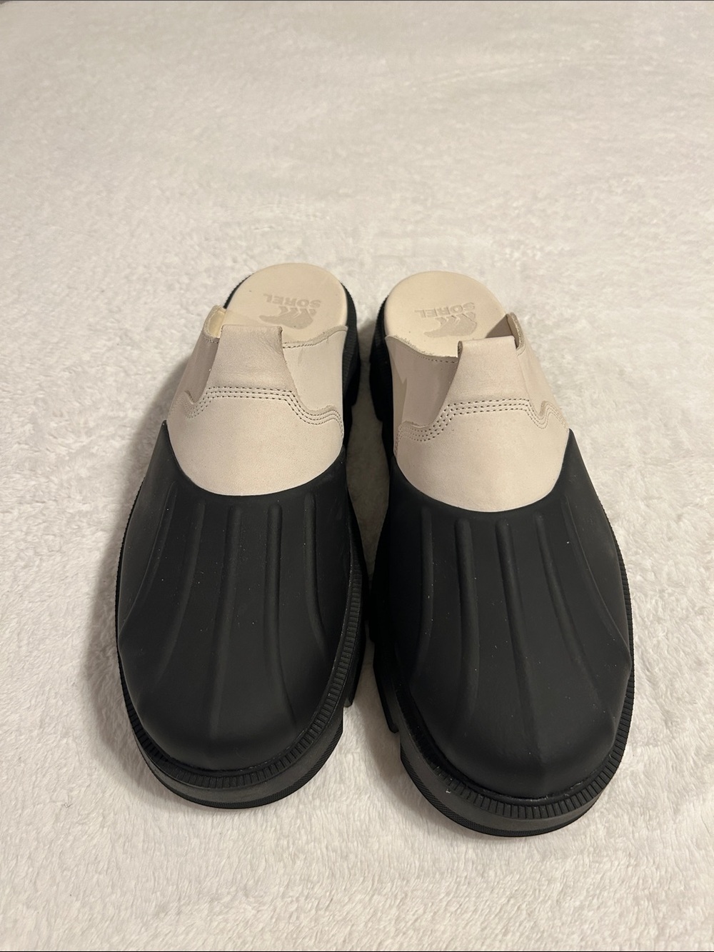 Sorel Rein CB Women Slip-On Clog Chalk/black Color. Lightweight EVA footbed.